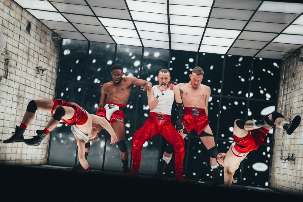 Olly_Alexander_rehearsing_Dizzy_for_United_Kingdom_at_the_First_Rehearsal_of_the_Grand_Final_at_Malmo_Arena.jpg