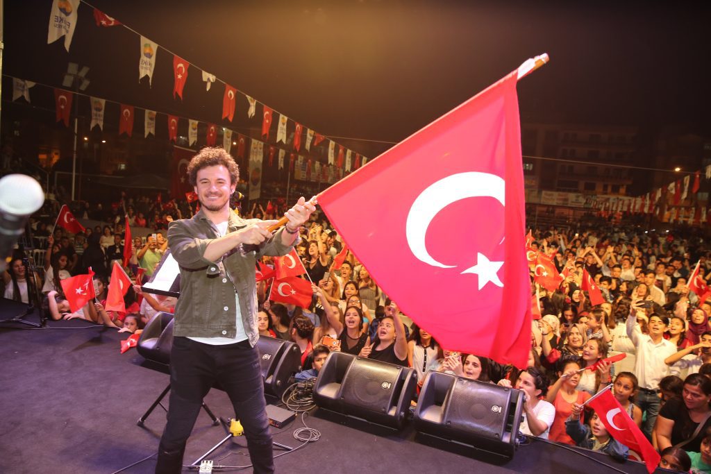Buray Türkler adına Eurovision’da yarışmak istiyor