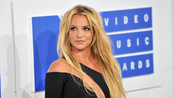 Britney Spears yeni turu “Domination”ı iptal ettiğini duyurdu
