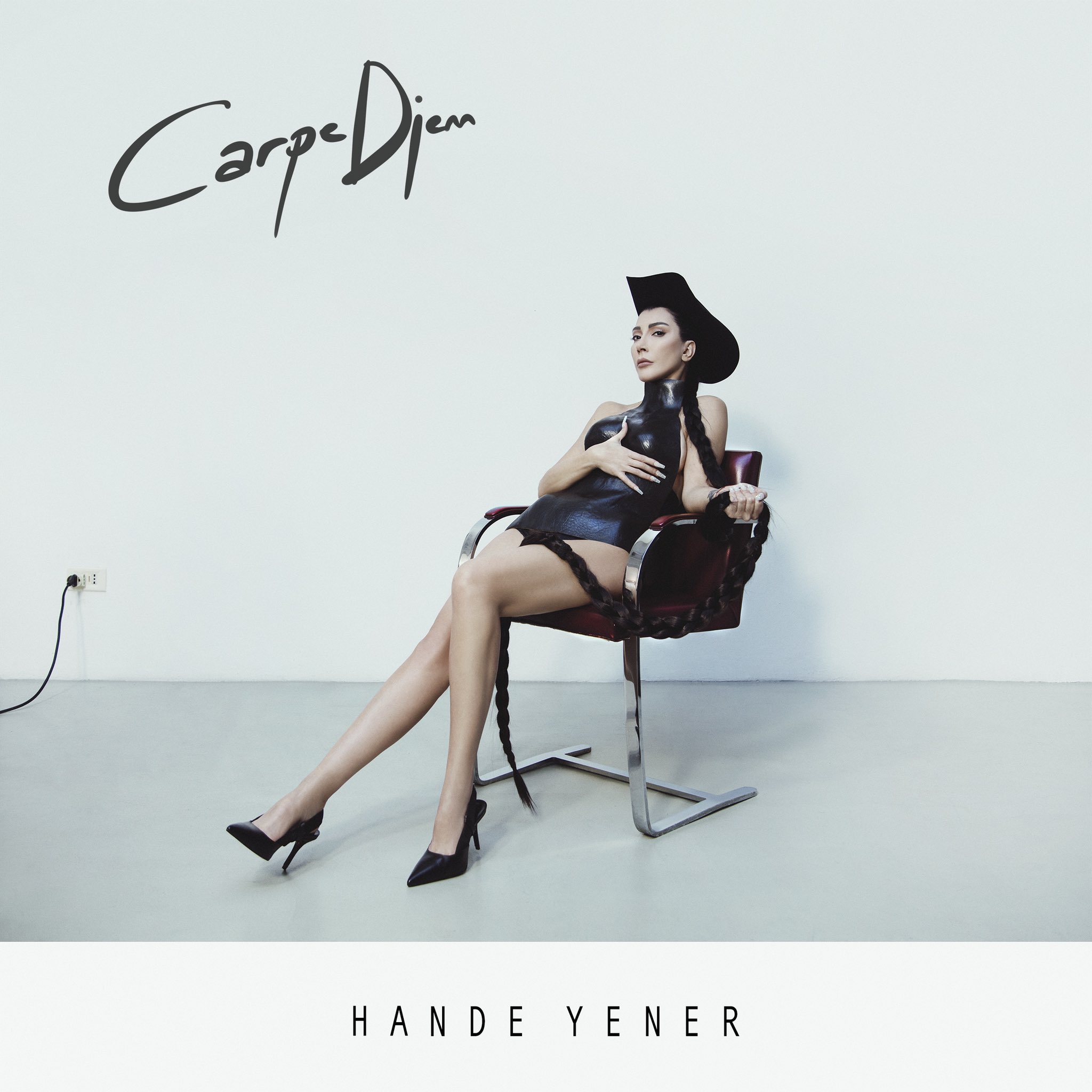 Hande Yener’den 20. Yıla Özel Albüm “Carpe Diem”