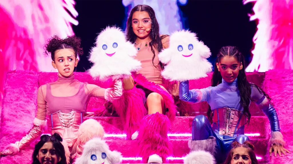 Junior Eurovision 2026 kazananı Naré, BOO! performansı sırasında